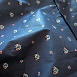 Tissu Richloom vintage des années 80, style cottagecore, en satin de coton bleu nuit à imprimé floral - 2 yards