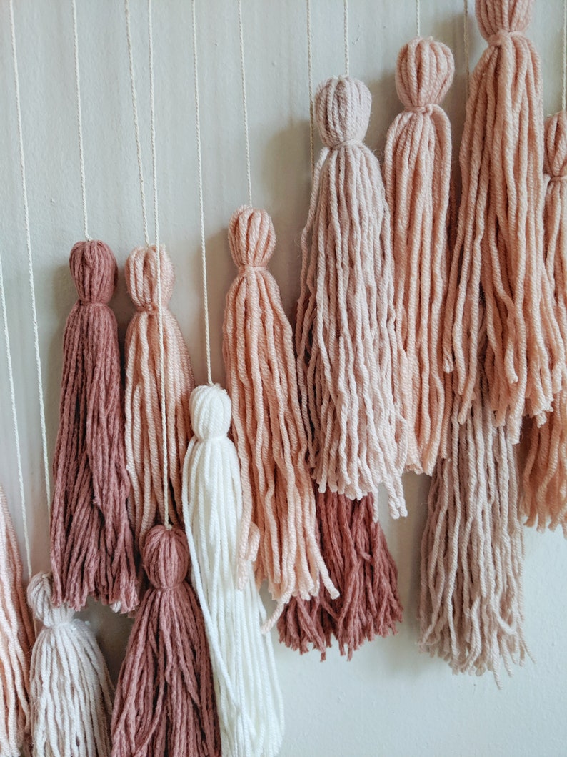 Warm blush pink and mauve yarn tassel wall hanging / Earth tone fiber art / Boho wall decor / Girls Nursery / Tassel garland image 3