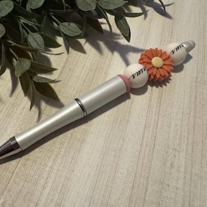 Pfirsich gänseblümchen Stift| Gänseblümchenstift | Cowboy Stift | Cowboy Hut Stift | Western-Kugelschreiber | Kuhdruck | Sonnenblumendruck | Glitzern| Blume| Sonnenblume
