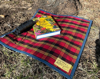 Outdoor sit mat - red plaid