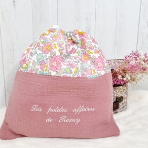 Pochon à lien doublé en Liberty Betsy Cupcake et double gaze de coton, disponible en 3 tailles et personnalisable