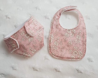 Couche, bavoir et lingettes pour poupon en Liberty Capel Rose disponible en plusieurs tailles