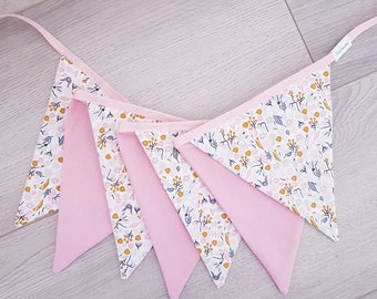 Garland of pennants in floral fabric and matching plain cotton, 2 identical sides, 3 lengths to choose from and customizable