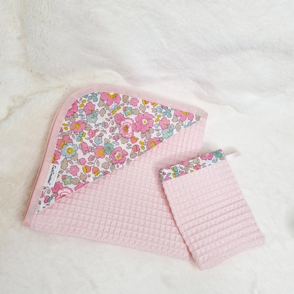 Cape de bain et gant de toilette pour poupon en liberty Betsy Cupcake disponible en 2 tailles