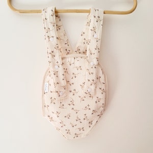 Portabebés de doble gasa con estampado de ramas, tirantes ajustables y personalizables