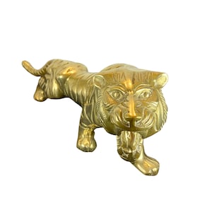 vintage circa 1950 schweres Messing ca 2.3kg großer Tiger ca 40 cm lang x 19 cm hoch Messingtier Messingornament Messingstatue Messingfigurine