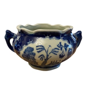 antique style oriental chinese blue and white twin handle jardiniere with landscape scene oriental planter pottery plant pot chinoiserie pot