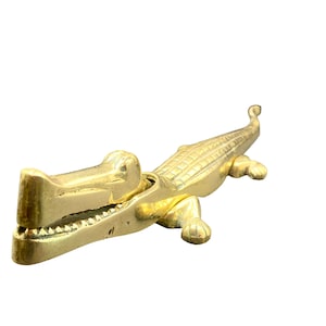 vintage circa 1940 heavy app 1kg brass hinged crocodile nutcraker brass nutcrackers brass animal nutcracker antique pliers fine dining