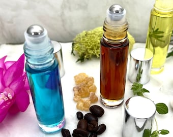 Olio profumato VETIVER, un aroma terroso, resinoso, pulito, secco ed erbaceo. Roll-on vegano, senza alcol, cruelty-free. Fragranza unisex.