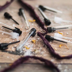 Small GLASS VIAL Tubes 7/8 ml QTY: 100 (8x35 mm) Sample Glass Perfume Vials, Short vials, Tiny Vials, Mini Vials-Empty Wholesale Glass Vials