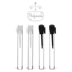 Puede incluir: Tres viales de muestra de perfume de vidrio transparente con tapas de plástico negro y transparente. Los viales están vacíos y listos para ser rellenados con tu fragancia favorita.