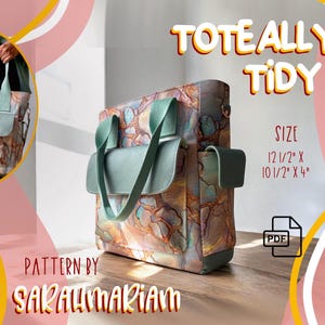 Könnte beinhalten: Eine Tragetasche mit einem marmorierten Muster in Braun, Blau und Gold. Sie hat mintgrüne Taschen und Griffe. Die Tasche misst 31,75 cm x 26,67 cm x 10,16 cm und trägt den Text "TOTALLY TIDY".