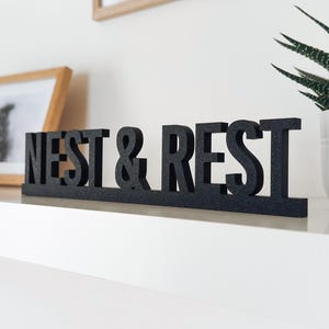Nest & Rest Zeichen, Hygge Wohnkultur, Buch Liebhaber Geschenk, Meditation Space Art, gemütliche Leseecke Dekor, rustikale skandinavische Wanddekoration