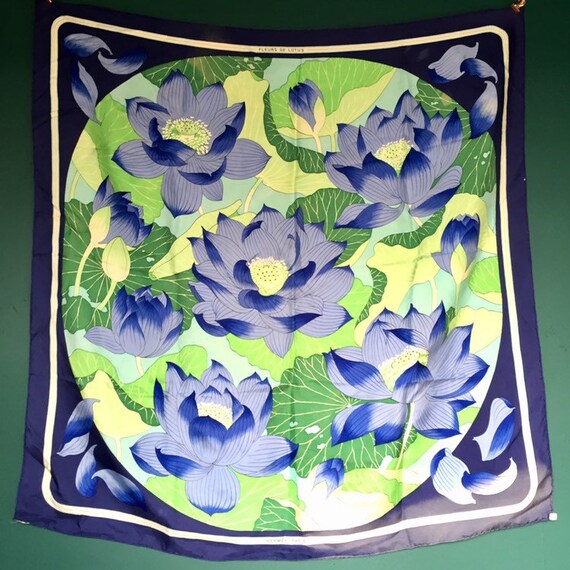 Hermès vintage silk scarf. Vintage Hermes.