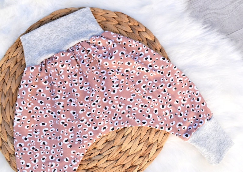 Evolutionary baby harem pants Leopard pink organic jersey oekotex image 1