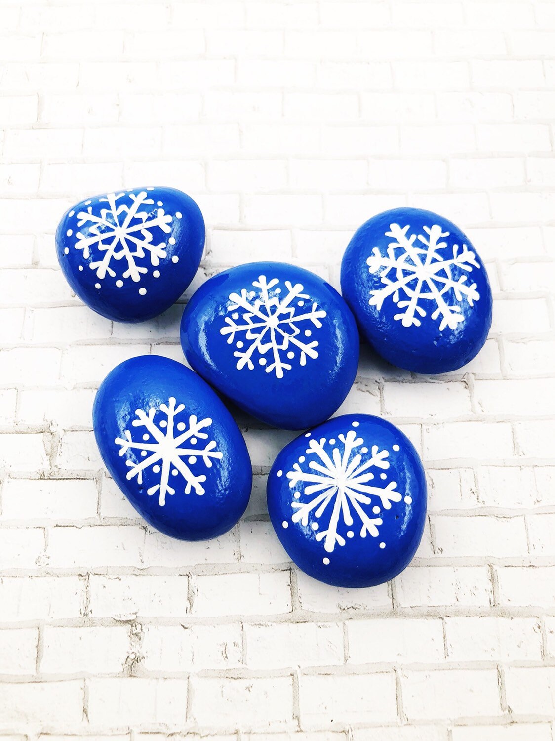 Snowflake Pocket Pebbles Snowflake Rocks Set Of 5 Snowflake Etsy Snowflake Pocket Pebbles Snowflake Rocks Set Of 5 Snowflake Etsy