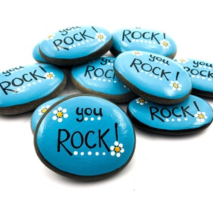 You ROCK Lot de 10 pierres avec marguerites, pierres de poche affirmation, pierres d'encouragement, pierres d'anniversaire, pierres peintes pour enfants et collègues
