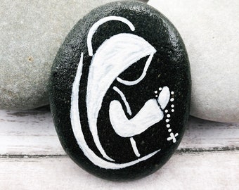 Praying Girl with Rosary First Communion Gift, Black Background, Communion Painted Rock or Magnet, Sacrament Magnet for Girls
