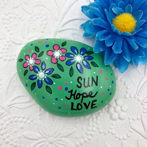 Encouragement rock, Faith Hope Love Painted Rock, Affirmation stones, Painted Daisies, Teacher gift, Christmas gift, Hand Painted Rock image 3