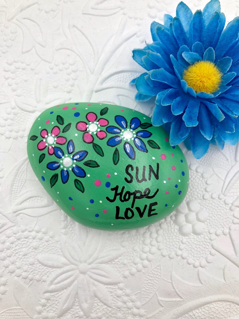 Encouragement rock, Faith Hope Love Painted Rock, Affirmation stones, Painted Daisies, Teacher gift, Christmas gift, Hand Painted Rock image 3