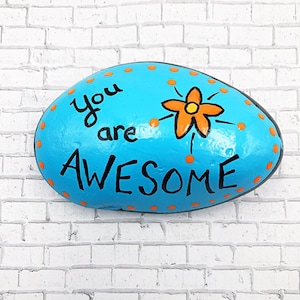 Pierre peinte You are Awesome, You rock, cadeau enseignant, cadeau thérapeute, cadeau de Pâques, Noël, mots d'encouragement, bas de Noël
