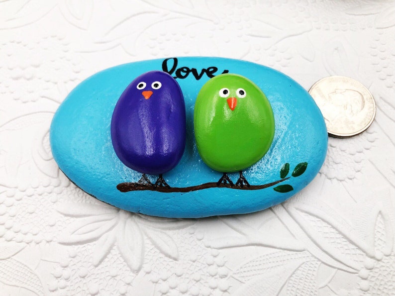 Lovebirds Pebble Art Painted Rock, Pebble Art with Birds, Love Birds on a Branch, Gift for Spouse or Partner, Anniversary Gift, Wedding Gift imagem 7