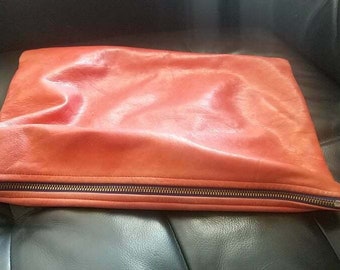 CLUTCH AMERICAN APPAREL