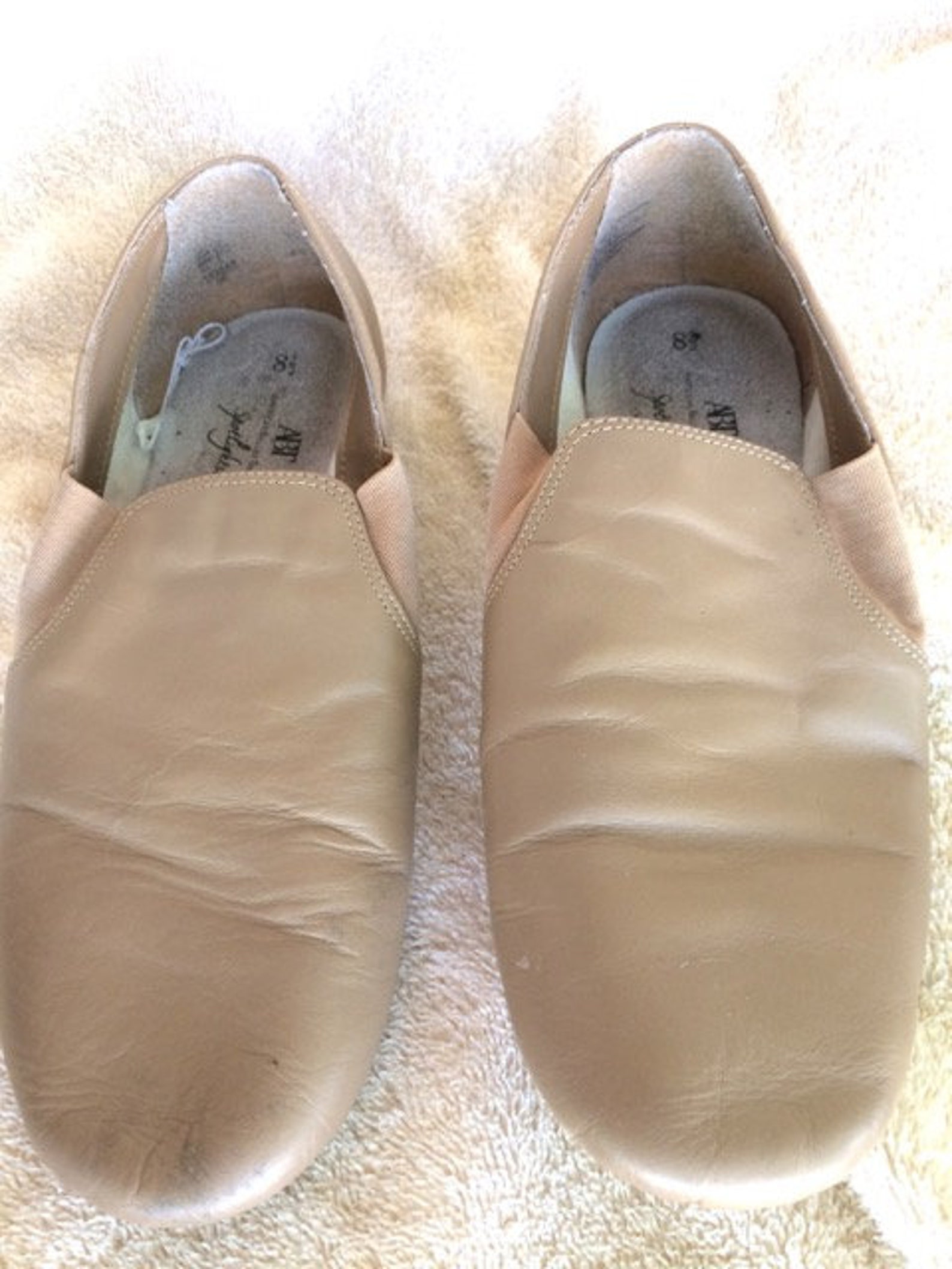 american ballet jazz shoes size 8.5 clean and ready to rehearse in. vintage classic ballet shoes for jazz dancing