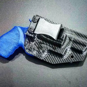 Taurus The Judge Public Defender 4510 5 Round Revolver 2,5-inch loop zwarte koolstofvezel Kydex IWB-holster rechterhand 45 cal / 410