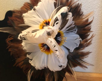 Grote 3 Tier Feather Hibiscus Hair Clip, Hawaiiaanse Feather Art, Up-Do Haarstuk, Decoratieve Haarclip, Feather Flowers, Hawaiiaanse Stijl Haarclip