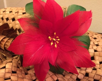 Nuovo: Poinsettia Lapel Pin, Christmas Hat Pin, Red Poinsettia Flower, Brooche, Boutineer, Poinsettia Corsage, Wedding Accessories, Hawaiian Wear