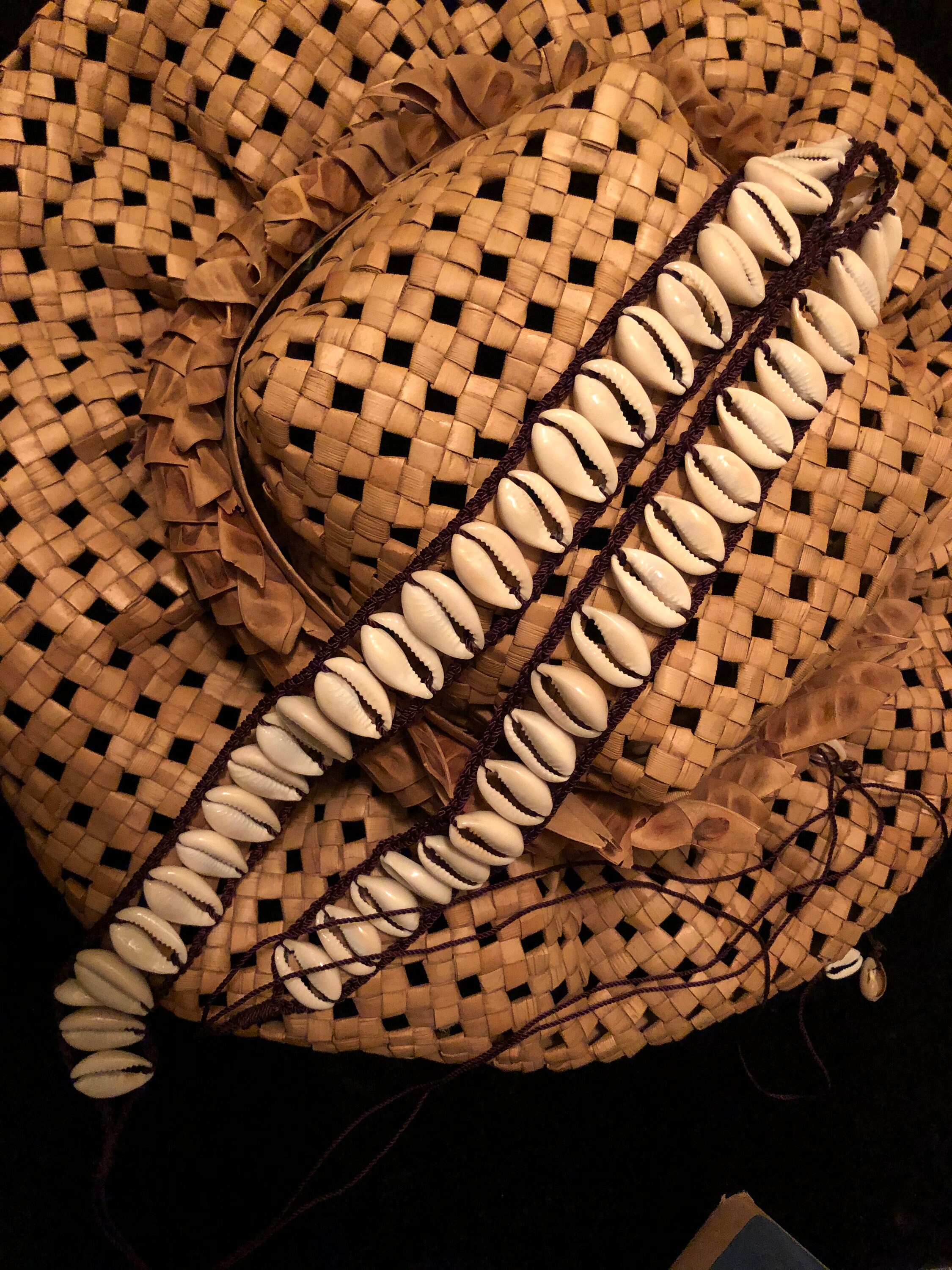 Handmade Maui Hawaii shell belt white leather il_fullxfull.2614717798_1hwc.jpg main image 3