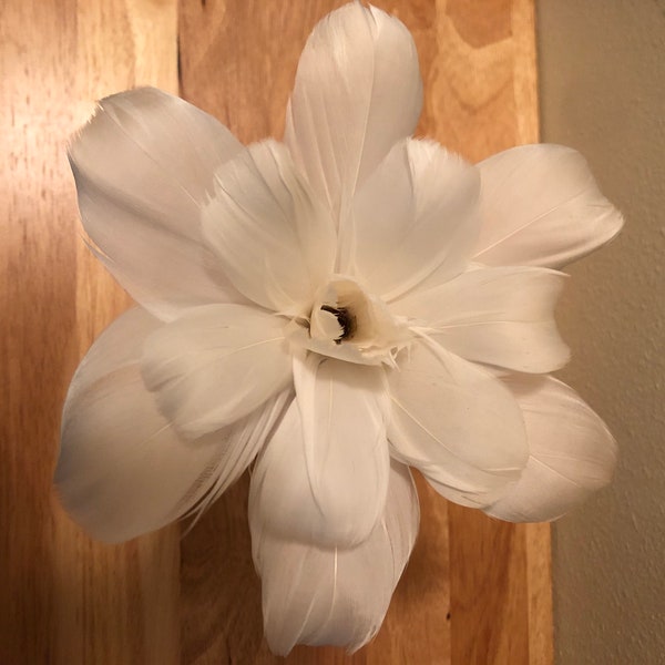 Cueillette de cheveux en plumes.Hawaiian Feather Art,Accessoires de mariée,Porte-chignon,Fascinateurs,Vêtements hawaïens,Fleurs de gardénia,Cueillette de cheveux décorative,Fleurs