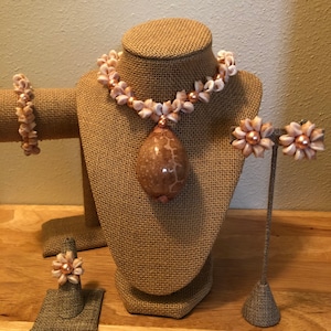 4tlg. Alte Karte Kauri Muschel Juwelen-Set, Choker Schmuck, Hawaiianische Schmuck, Antike Schmuck, Polynesische Kleidung, Tahiti Muschel Schmuck, Französisch-Polynesische Kleidung