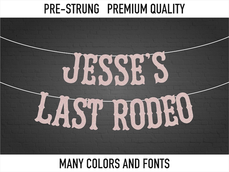 Puede incluir: Pancarta de purpurina rosa con el texto "Jesse's Last Rodeo" sobre un fondo de ladrillo oscuro. La pancarta est&aacute; pre-enhebrada y est&aacute; disponible en muchos colores y fuentes.