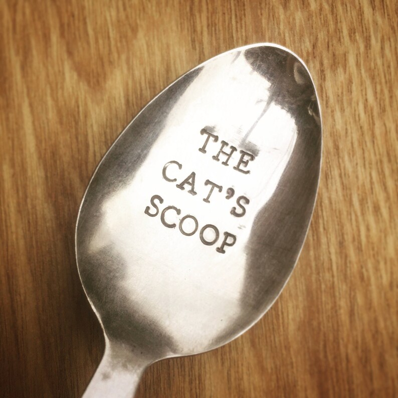THE CAT/'S SCOOP Funny Animal Lover Unique Gift Custom Hand Stamped Spoon