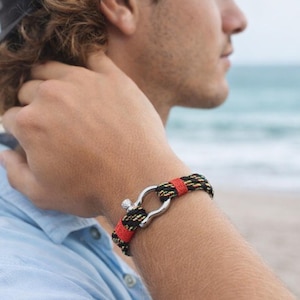 Nautisches Armband mit Karabinerverschluss, Herrenarmband aus Baumwollseil, mehrfarbiges Armband, ideales Geschenk für Männer