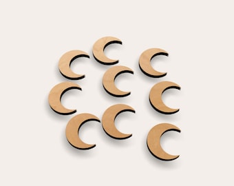 Könnte beinhalten: Ein Satz mit 10 Holz-Halbmondformen, alle in der gleichen Größe und Farbe. Die Monde sind in einem Kreis auf weißem Hintergrund angeordnet.