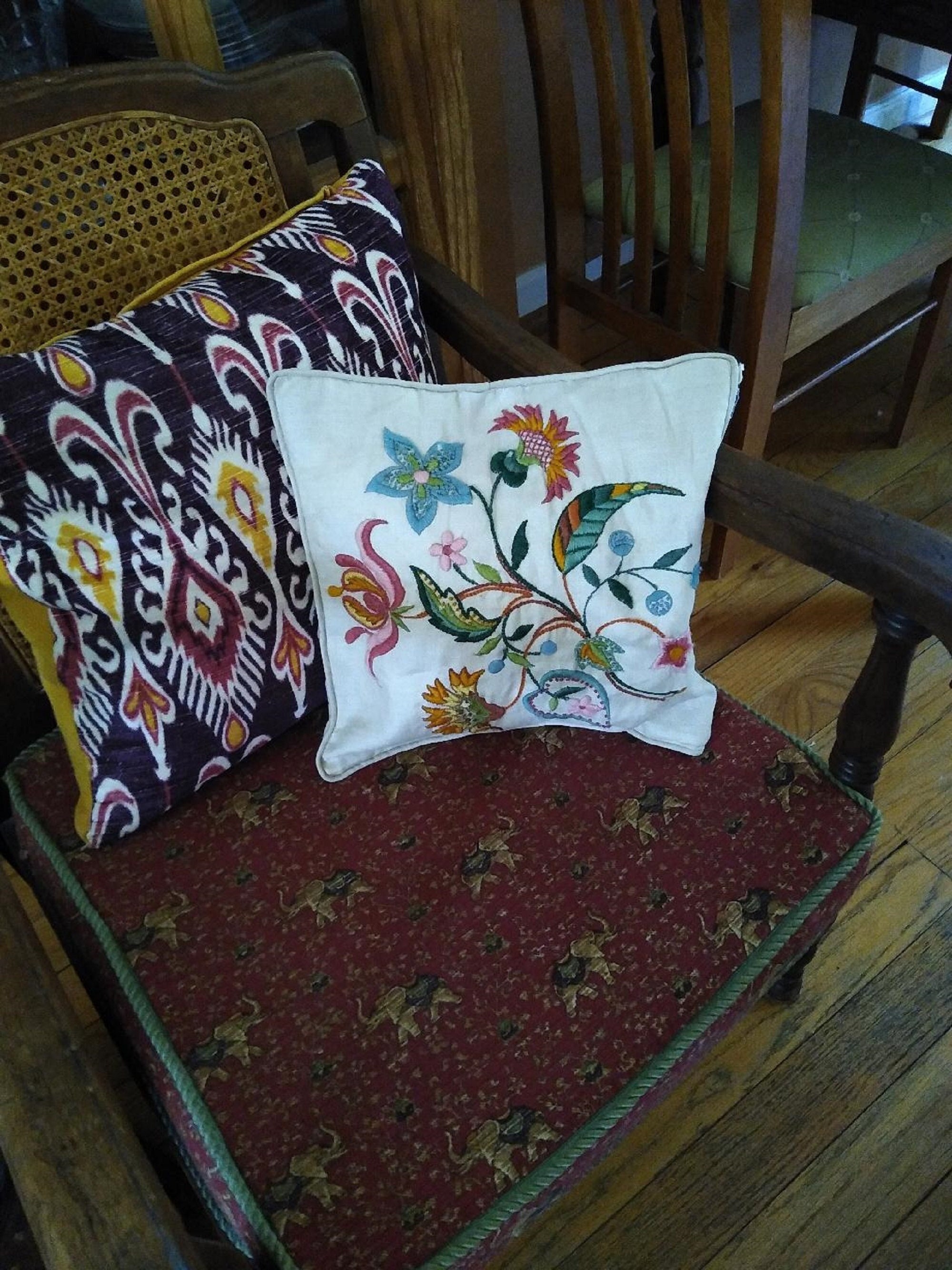 Oreiller Décoratif Ancien En Broderie Crewel - Taille 10x16 Pouces - Occasion Très Bon État