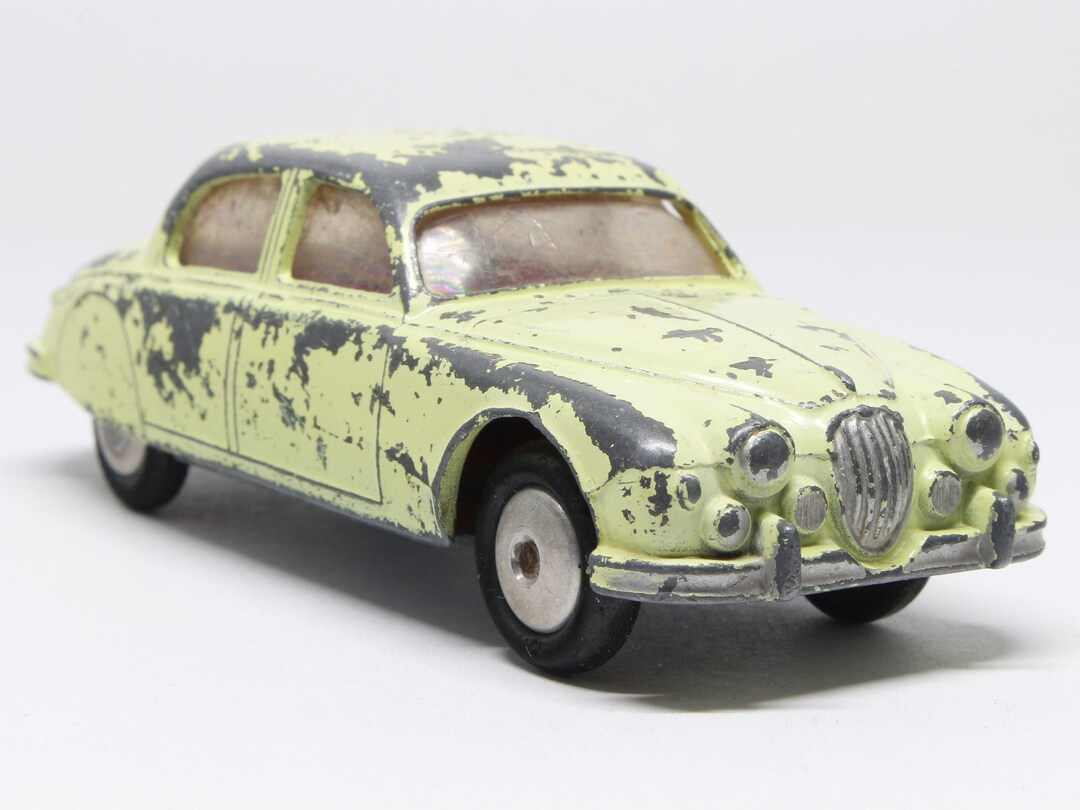 JAGUAR Mkii 2 4 Litre Saloon Corgi Toys Model No 208 Scale 1 43 jaguar-mkii-2-4-litre-saloon-corgi-toys-model-no-208-scale-1-43