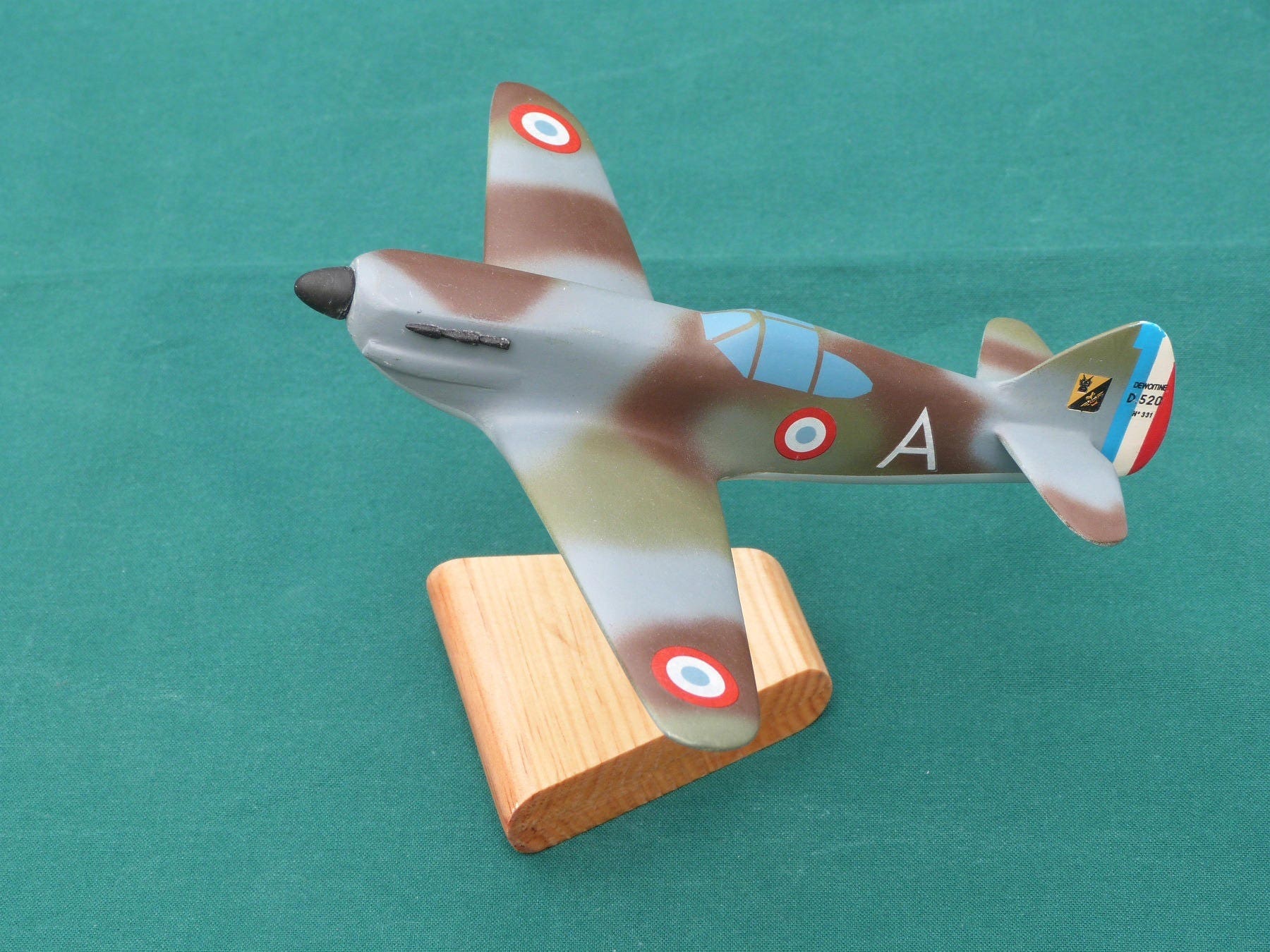 Maquette Avion en Bois Massif D520