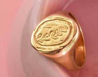 Gold signet ring - leaf ring - oval gender less ring