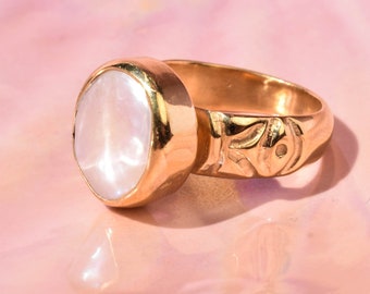 Big round pearl ring - gold plated stone ring