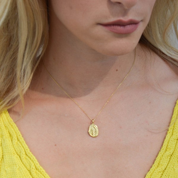 Small gold necklace  - dainty leaf necklace