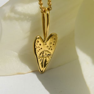 Heart and eye quirky necklace gold heart necklace image 2