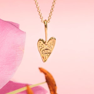 Heart and eye quirky necklace gold heart necklace image 8