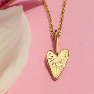 Heart and eye quirky necklace gold heart necklace image 9