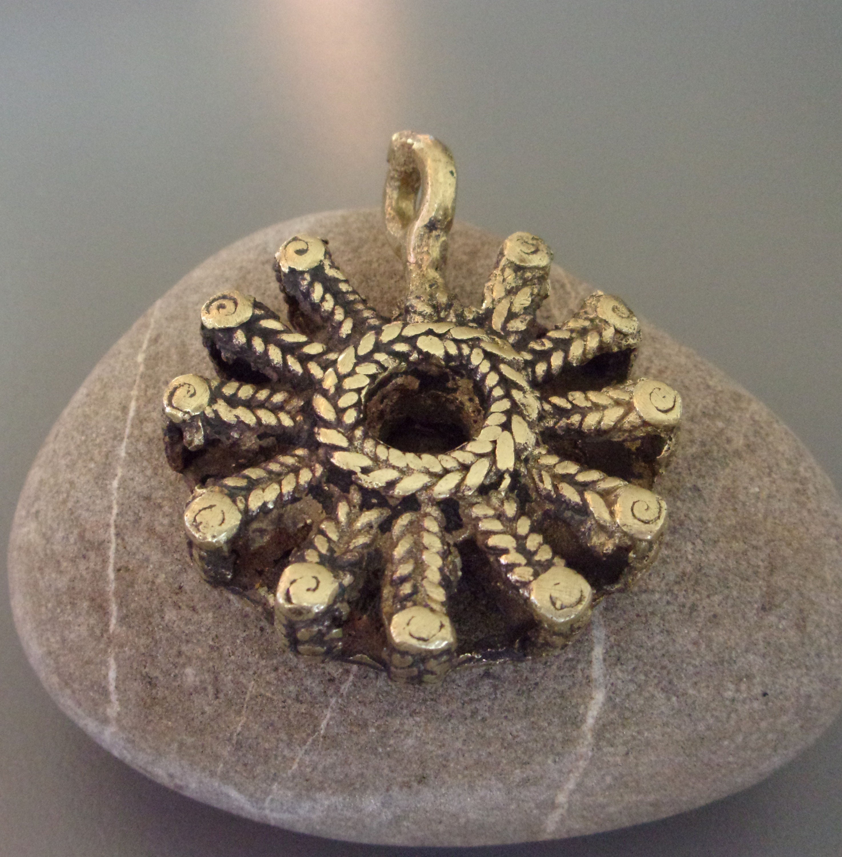 Pendentif Ancien En Bronze Vieilli - Style Dentelle, Carré, Bijou Vintage