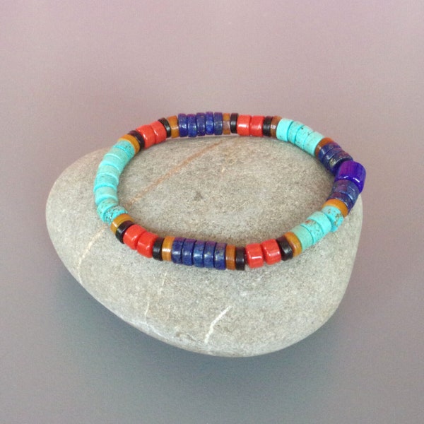 Bracelet amérindien pour homme ou femme rondelles de lapis, corail et turquoises Surfeur heishi Navajo Zuni en pierres fines sur élastique