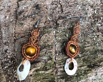 Macramé dangling earrings with tiger's eye stone and shell.
